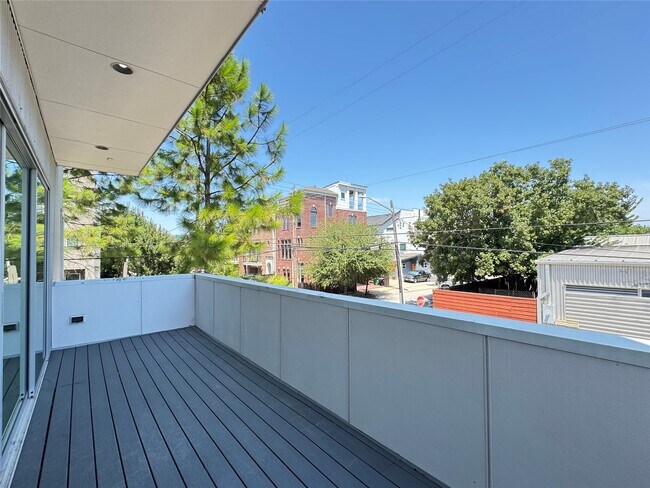 Building Photo - 5301 Chenevert St