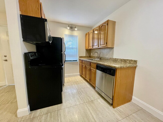 Building Photo - 601 NE 29th Dr