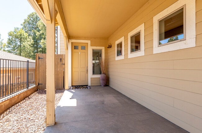 Building Photo - 1117 N Flowing Springs Trail