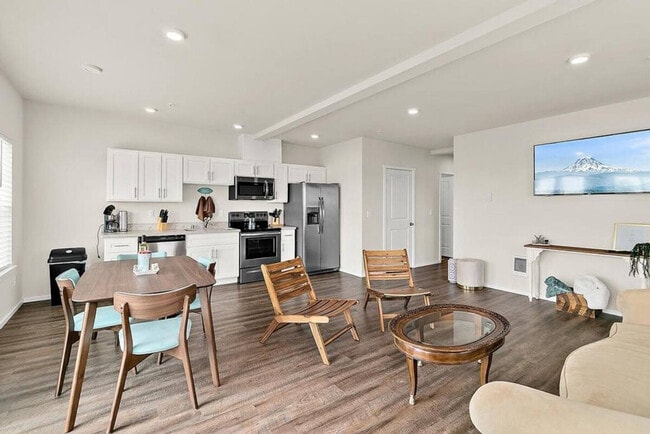 Building Photo - 704 E Wright Ave