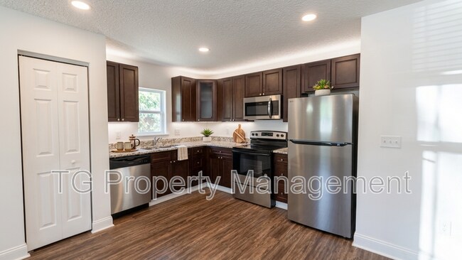 Building Photo - 1756 Lane Ave S