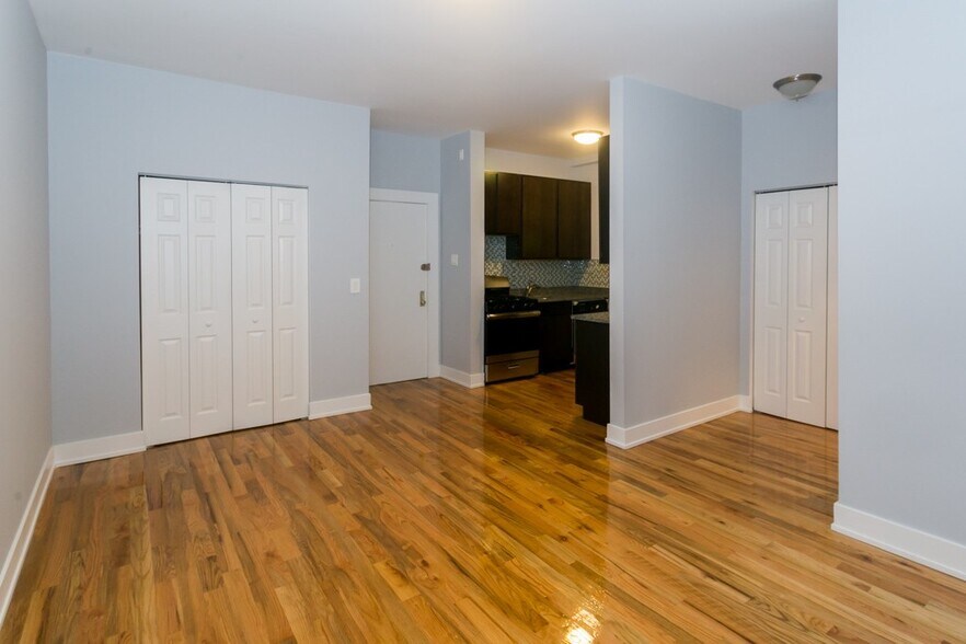 Building Photo - 4828 N Damen Ave