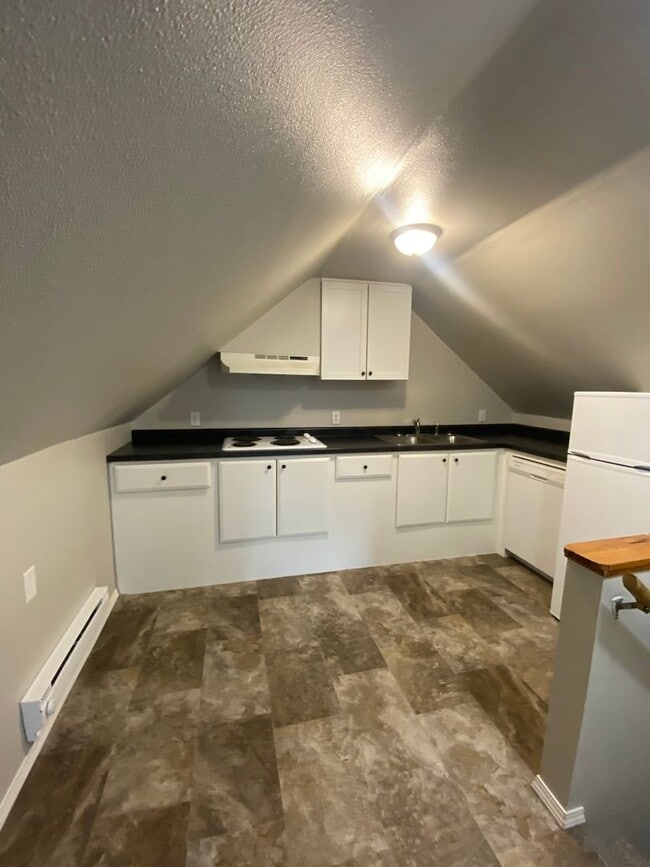 Building Photo - 105 7th Ave SE