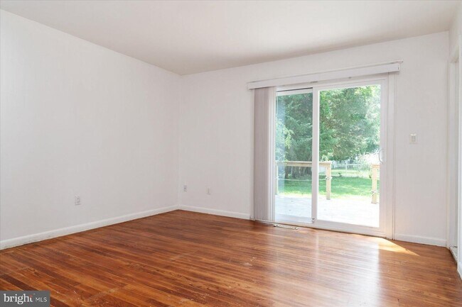 Building Photo - 109 Lake View Drive