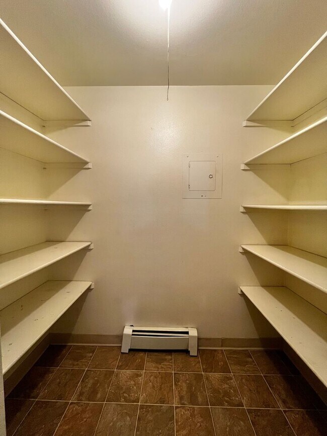 Building Photo - Robertson1001 (KC-JF-NB)