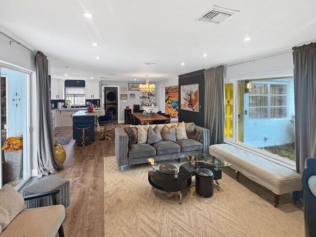 Building Photo - 100 SW 17th St