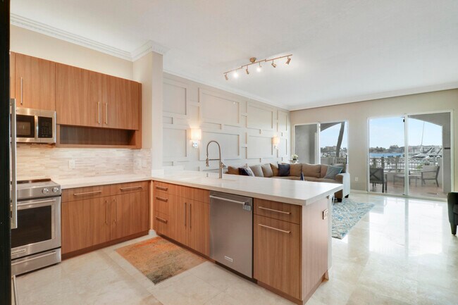 Building Photo - 806 E Windward Way