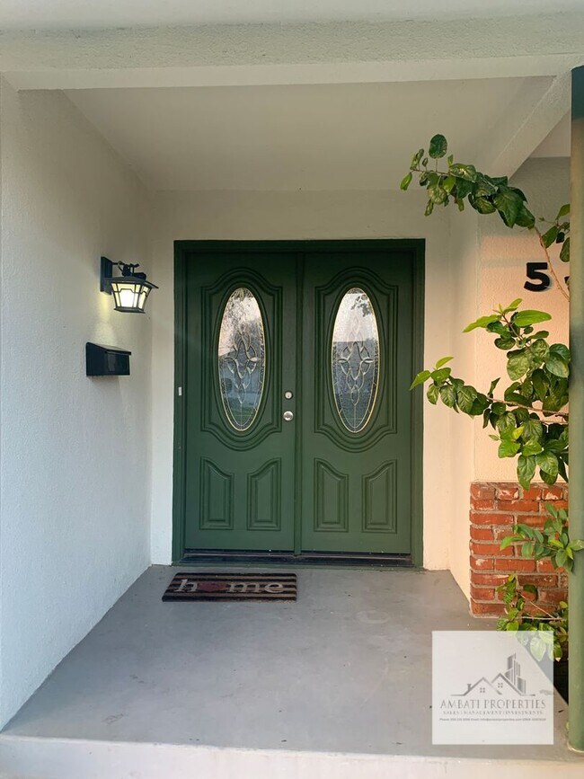 Building Photo - Must See! Lovely 3 Bedroom 2 Bath Home with Pool