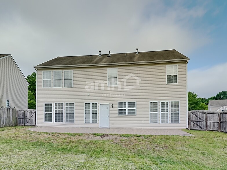 Building Photo - 4388 Kelso Dr