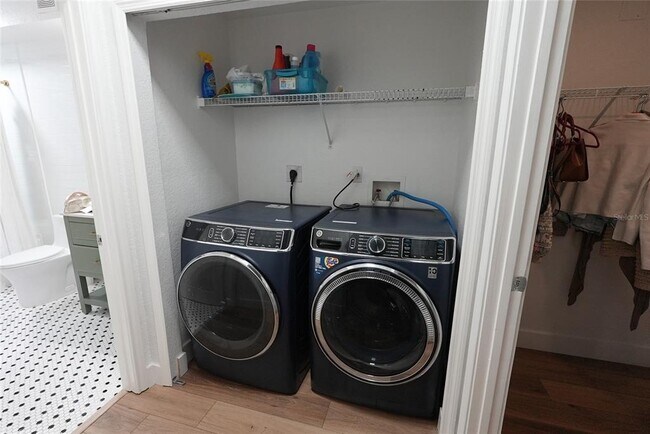 Building Photo - 911 N Orange Ave