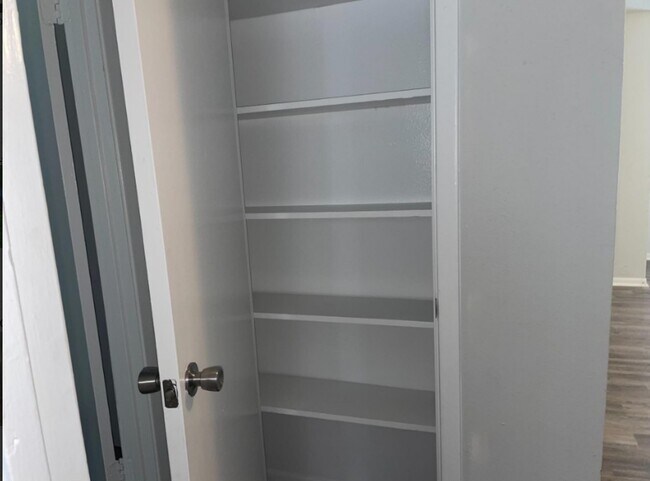 Building Photo - 1526 East Ave