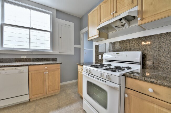 Building Photo - Baker Street 2753-55