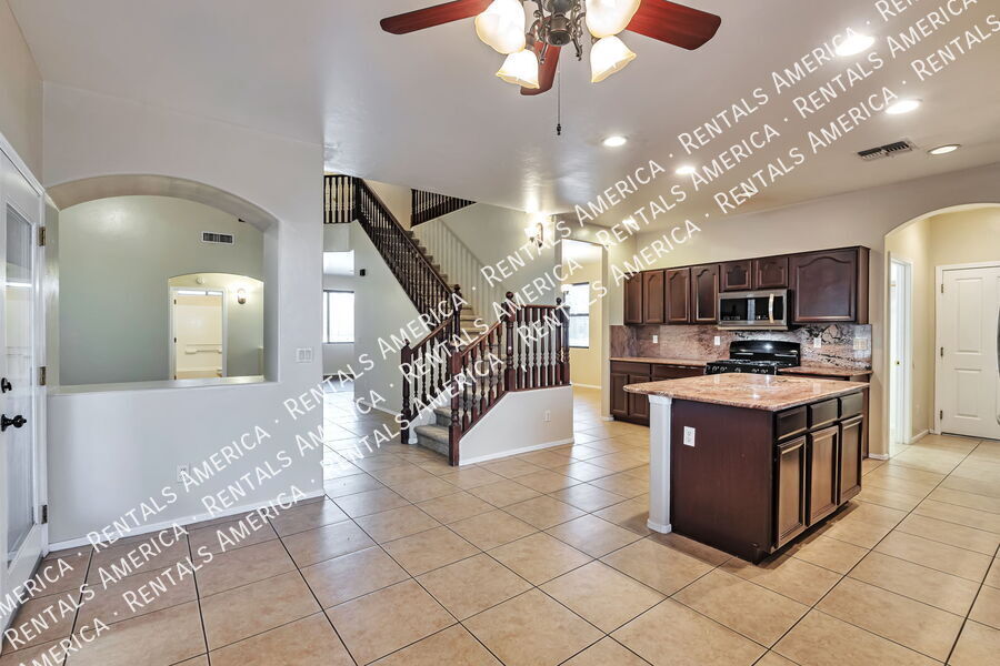 Building Photo - 10813 S Bear Table Tank Dr