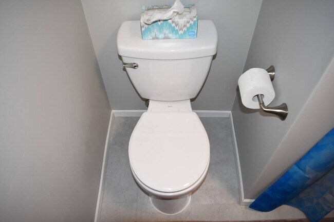 Building Photo - 8A Oak Rd