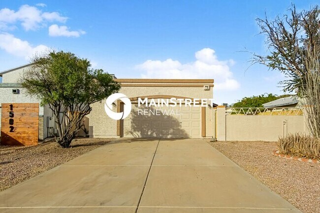 Building Photo - 3 Bedroom Pet-Friendly Home in Phoenix, AZ with Main Street Renewal
