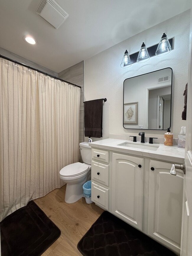 Building Photo - Gorgeous Remodeled 2Br/2Ba house W/2 Car attached  Garage in Oaks North
