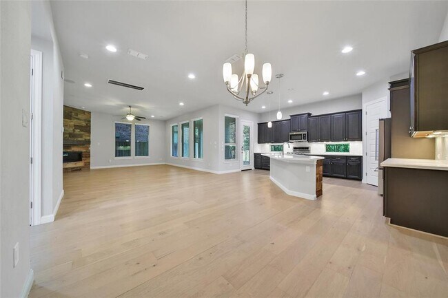 Building Photo - 18323 Parkview Point Dr