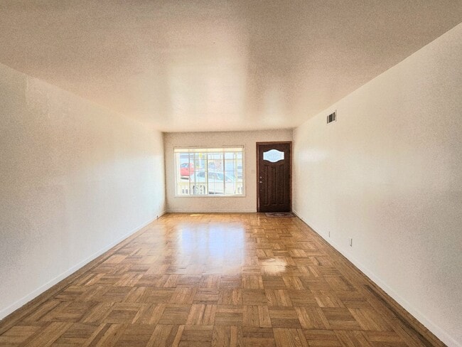 Building Photo - Lovely home in Daly City