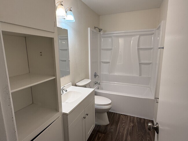 Building Photo - 1725 Spence Ave SE