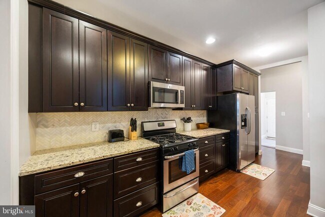 Building Photo - 314 E 22nd St