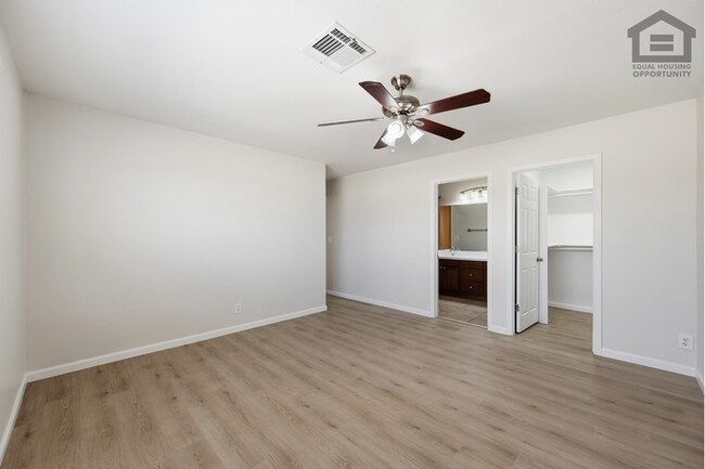 Building Photo - 4Bed/2Bath House at 35th Ave/Cactus! Ready for Immediate Move-In! -- NO HOA! FULLY REMODELED!