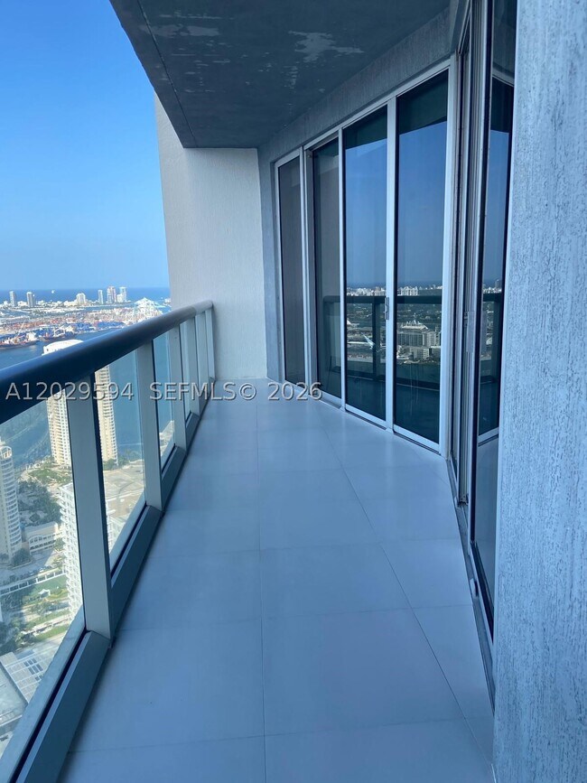Building Photo - 495 Brickell Ave