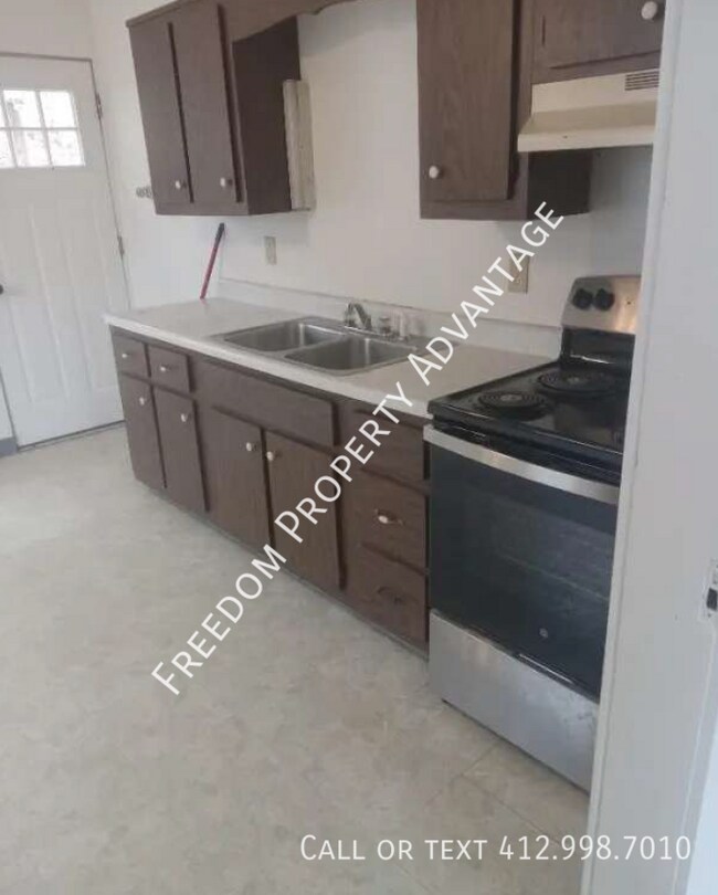 Building Photo - 1943 Broadway Ave