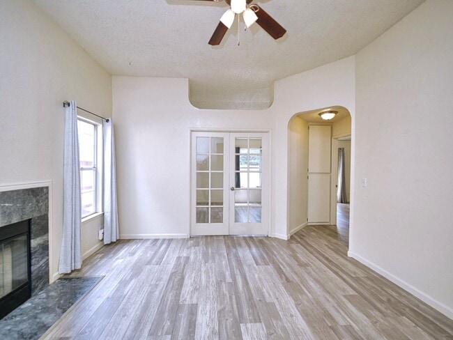 Building Photo - Cozy 2bed 1 bath South Natomas home availa...