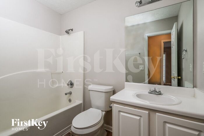 Building Photo - 5370 Princeton Oaks Dr