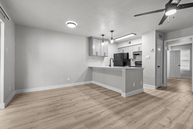 Building Photo - Winding Way Apartments