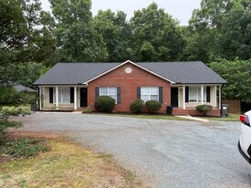 Building Photo - 2831A Bobwhite Cir