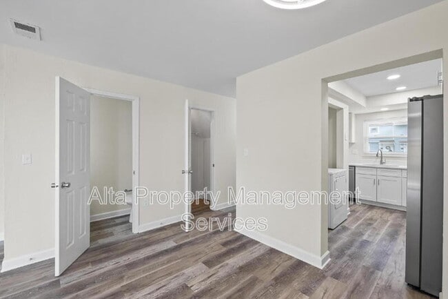 Building Photo - 11357 Bedford Oaks Dr