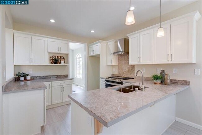 Building Photo - WONDERFUL SINGLE STORY DISCOVERY BAY CUL DE SAC LOCATION! COMPLETELY REMODELED HOME!!