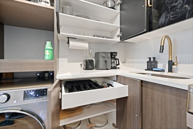 Building Photo - 340 Palisade Ave