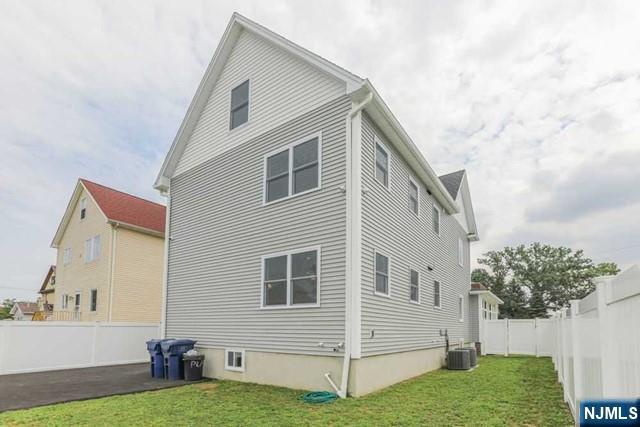 Building Photo - 24 Henry Pl