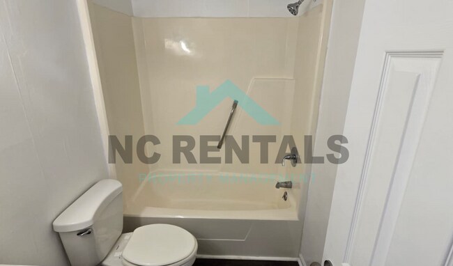 Building Photo - 2559 Green Oaks Ct SE
