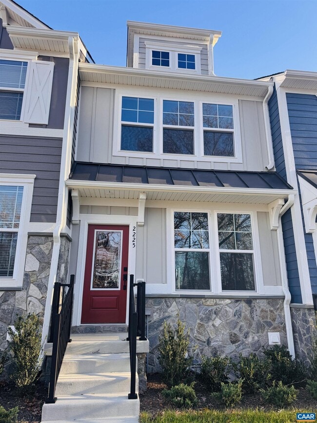 Building Photo - 2225 Woodburn Rd