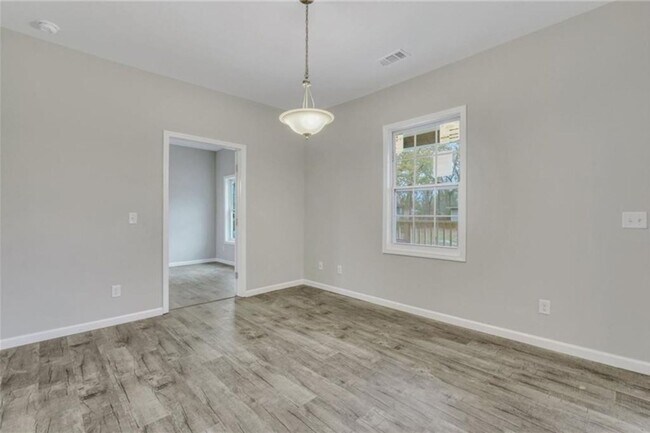 Building Photo - Live Near It All! 3 Bedroom Home in Midtown Savannah