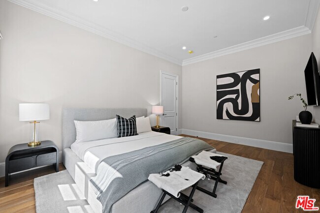 Building Photo - 616 N Alpine Dr