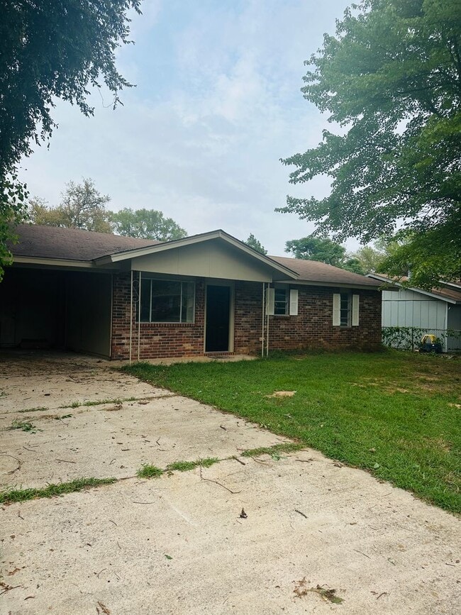 Building Photo - $1500 move-in special