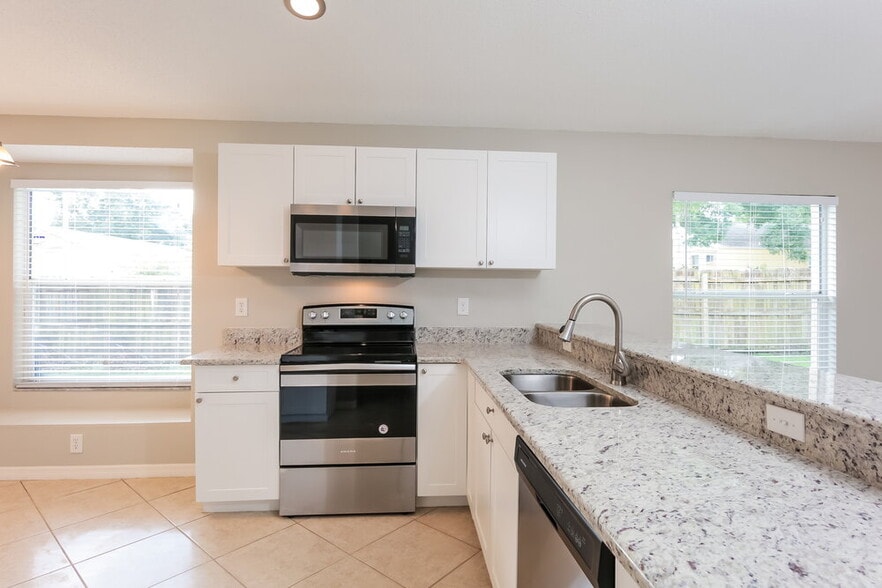 Building Photo - 402 Sangria Dr