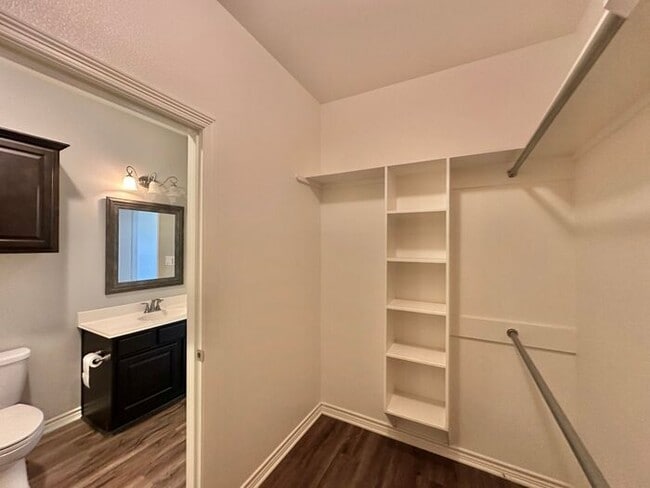 Building Photo - Available Now! 3 Bed 2 Bath in Flint!