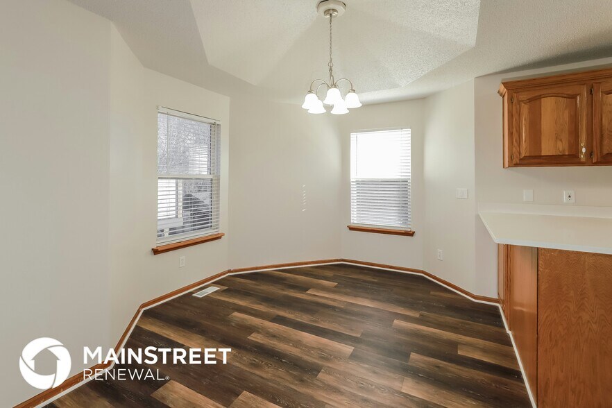 Building Photo - 309 SW Creek Ridge Drive .