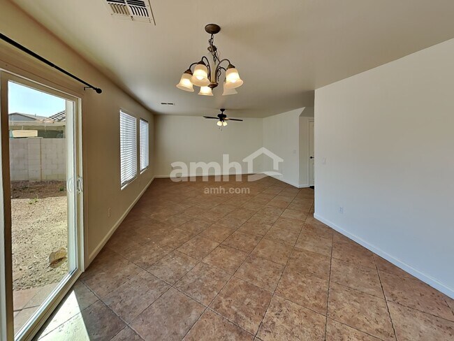 Building Photo - 1811 W Desert Canyon Dr