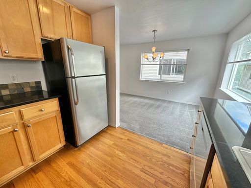 Building Photo - Lovely 3 bed Townhome near desirable Greenlake!