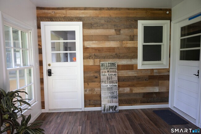 Building Photo - 18 Pinewood Shores