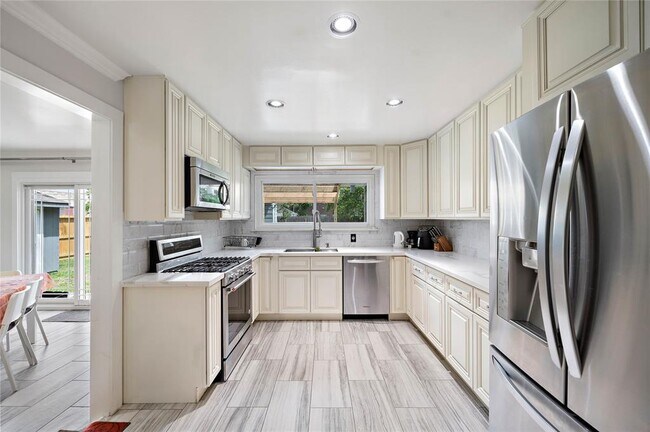 Building Photo - 4626 Verone St