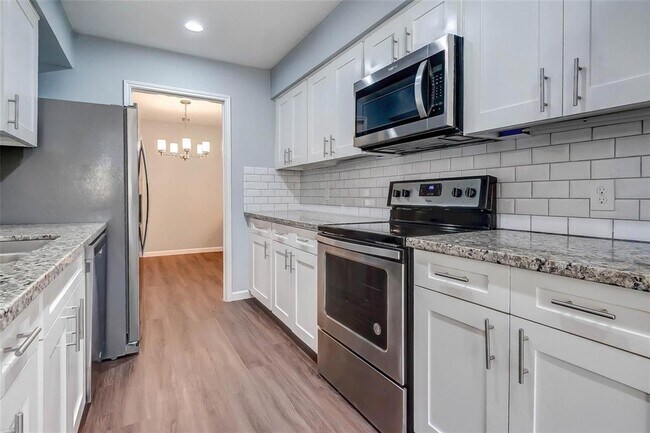 Building Photo - 13168 Trail Hollow Dr