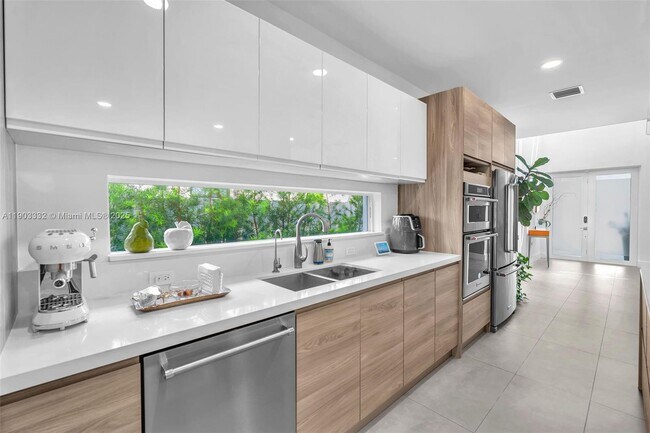 Building Photo - 3167 SW 25th St