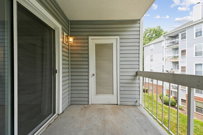 Building Photo - Beautiful 2-bedroom condo!